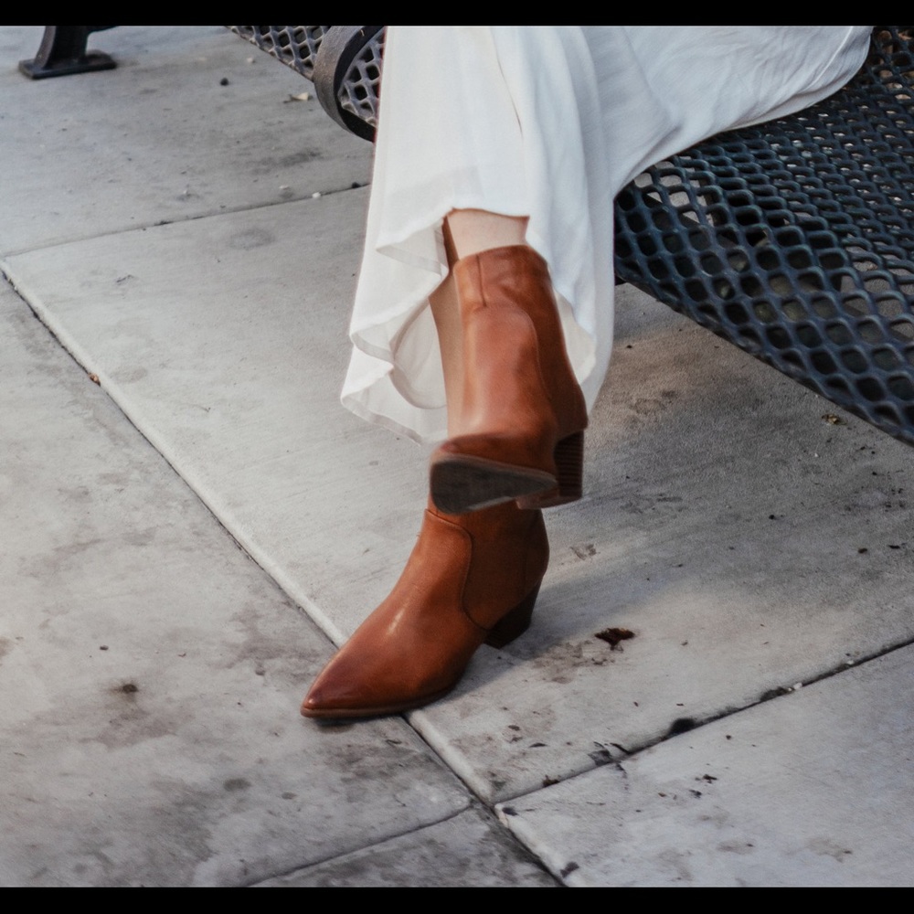 NWT Camel Booties - Picture 3 of 6